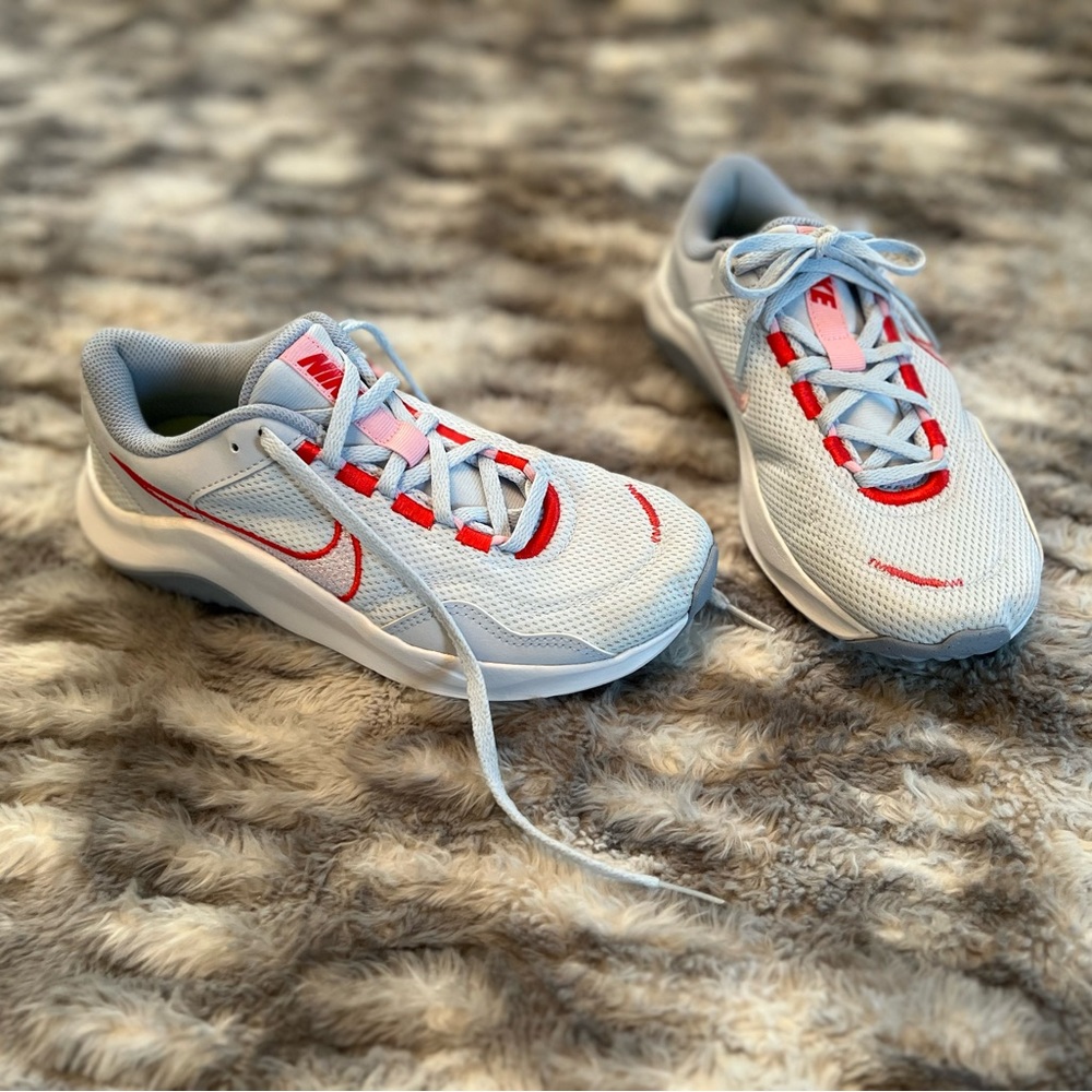 Nike women’s athletic shoes Size 7 BRAND NEW🩵